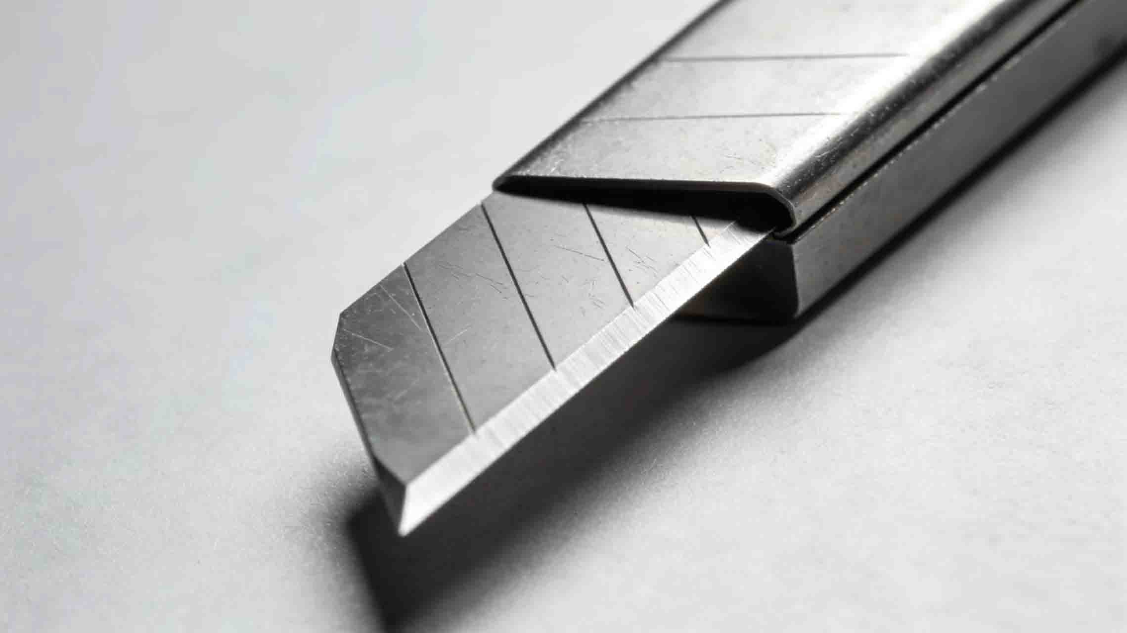 El impacto de la geometría de la cuchilla de corte en la conversión de papel y película